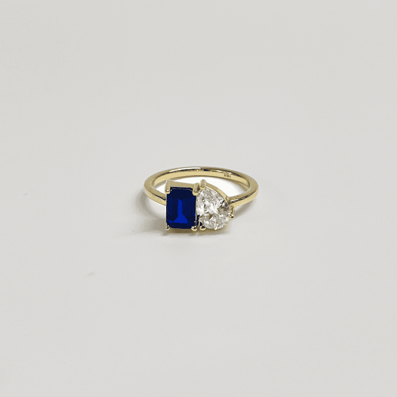 2tcwToietMoiRing LabGrownDiamondandBlueSapphire 01